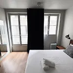 Urban Flat 78 - 3 Bedroom Apartment Republique