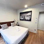 Urban Flat 78 - 3 Bedroom Apartment Republique