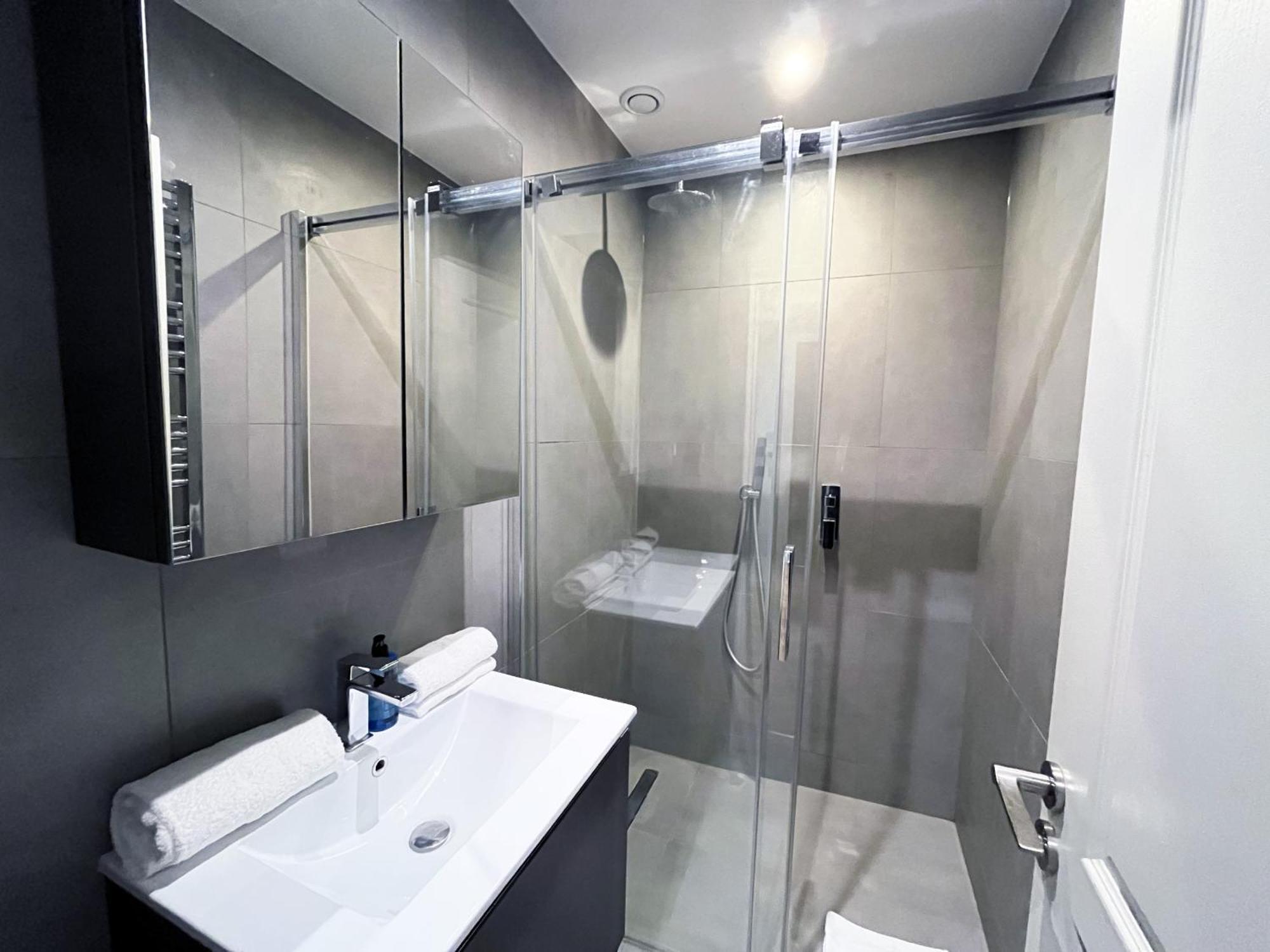 Appartement Urban Flat 78 - 3 Bedroom Republique Parijs