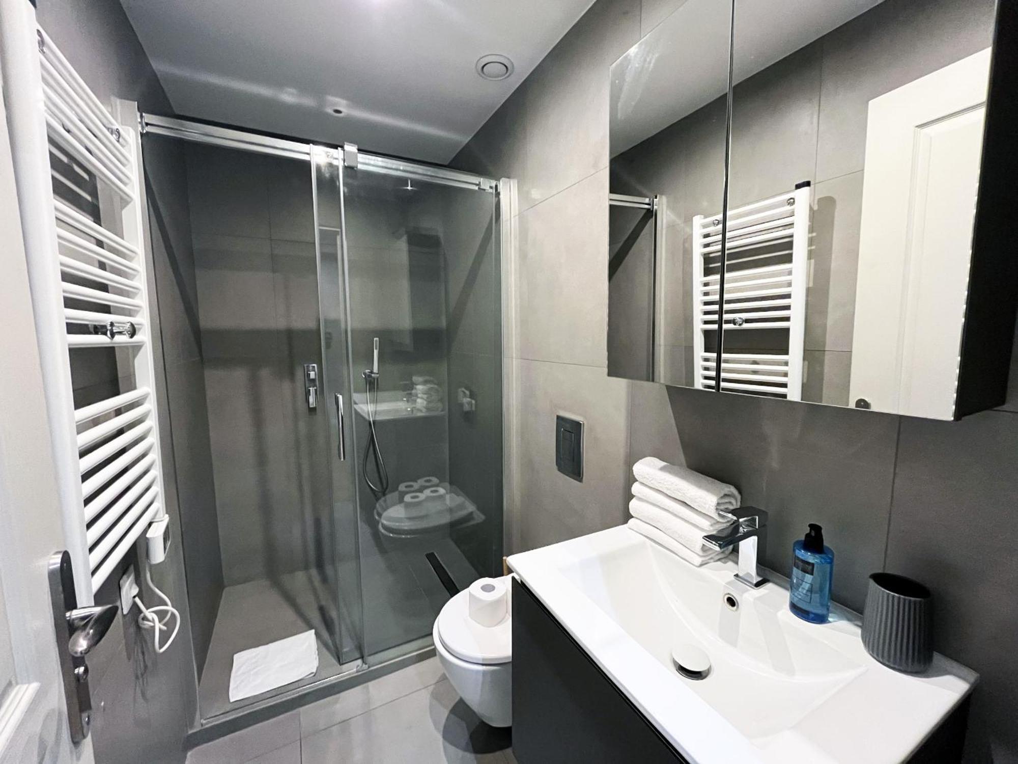 Urban Flat 78 - 3 Bedroom Republique * Parijs