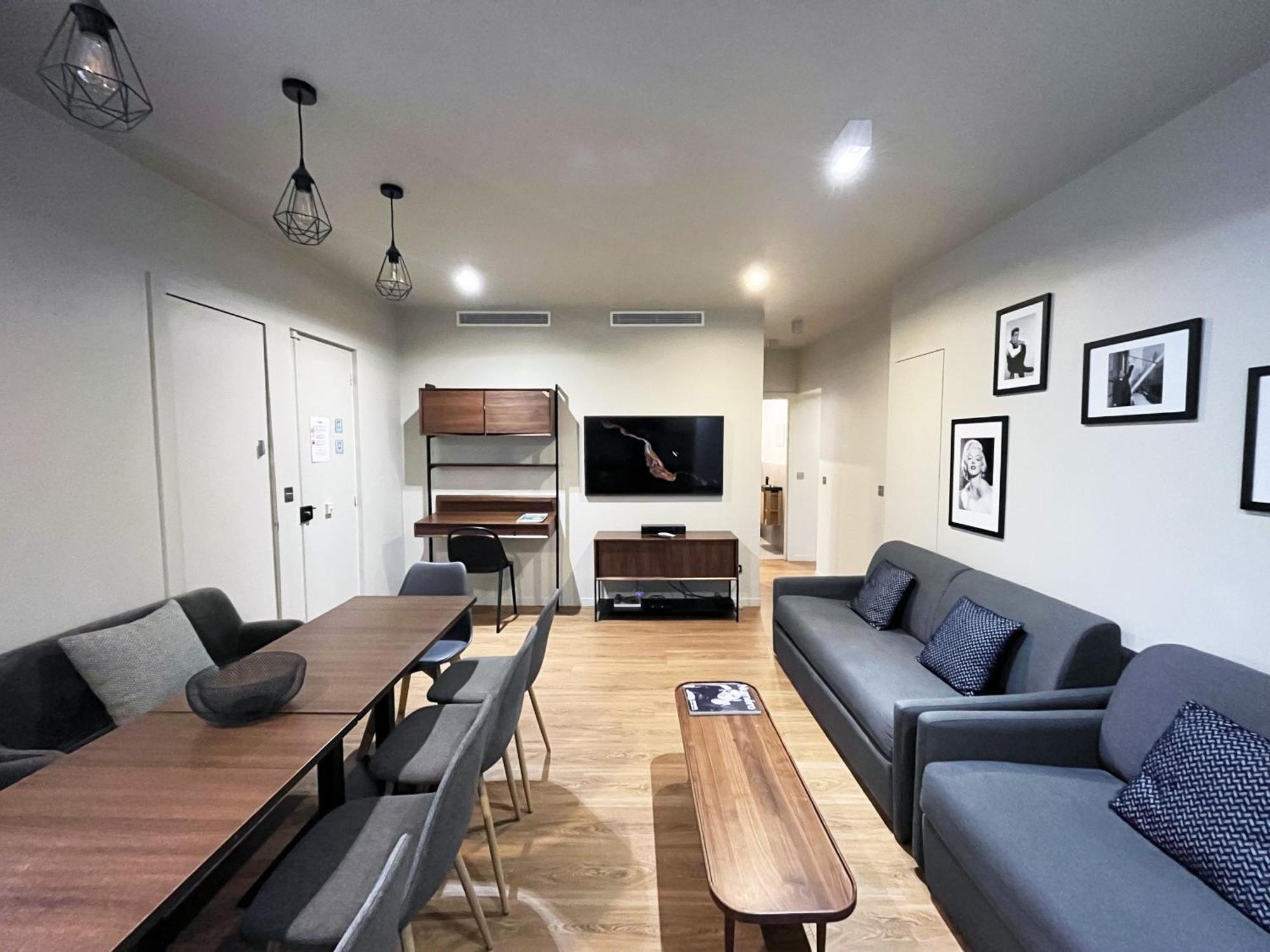 Urban Flat 78 - 3 Bedroom Republique Appartement *
