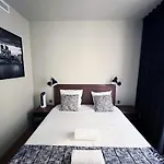 Urban Flat 78 - 3 Bedroom Apartment Republique