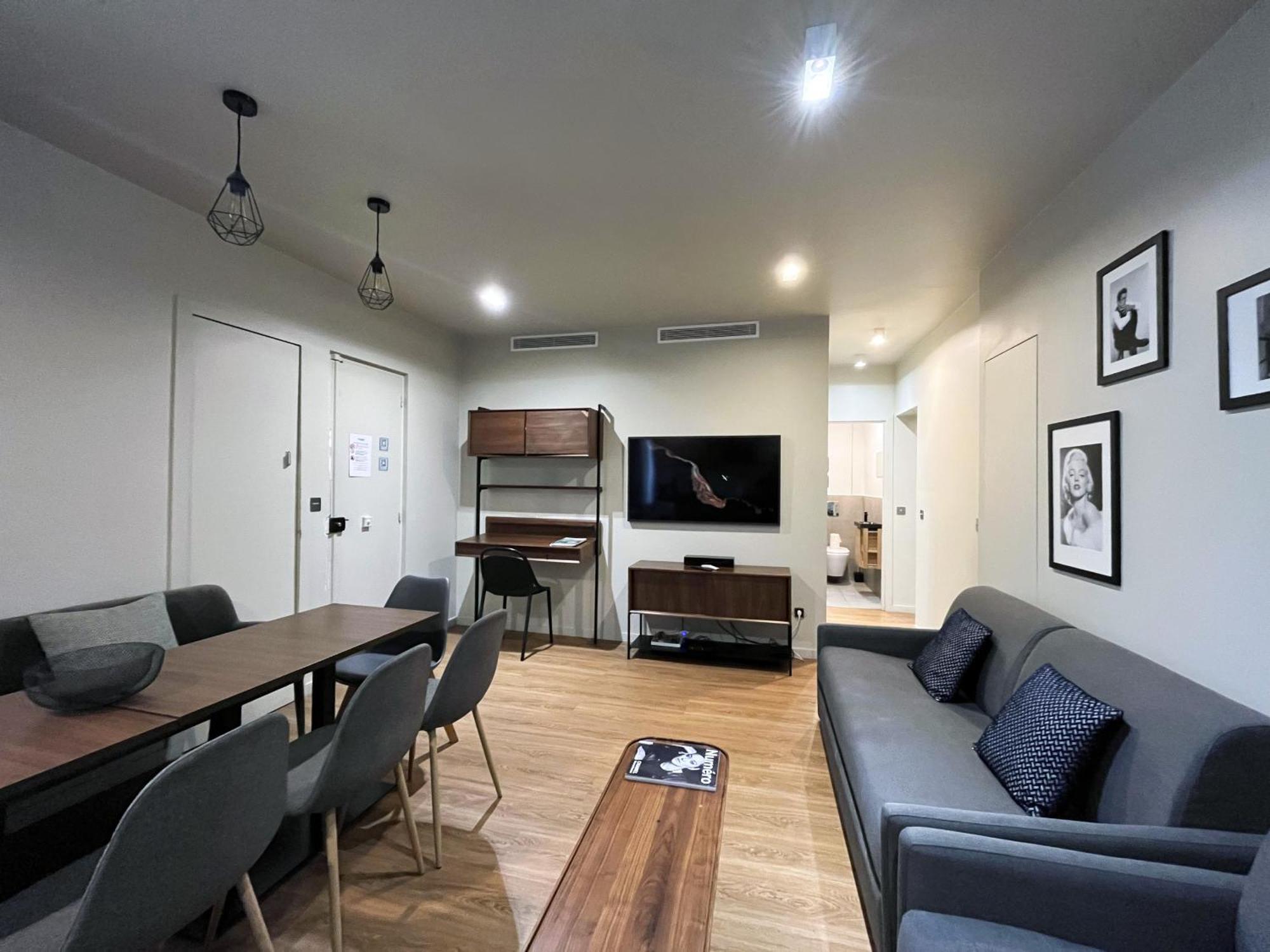 Apartment Urban Flat 78 - 3 Bedroom Republique